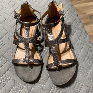 Cute sandals size 7